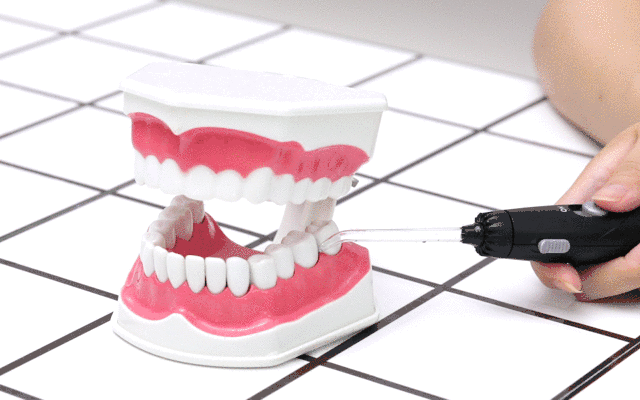 如何让你的牙齿更加的洁白干净.gif